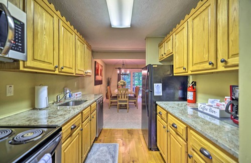 White Haven House | Cozy Poconos Townhome w/Fireplace Near Jack Frost