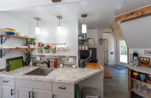 Digby County Cottage | Cozy Point Retreat - Luxury, King Beds & Hot Tub