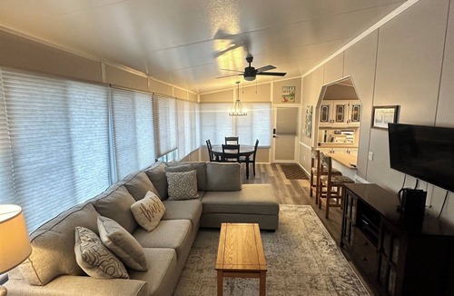 South Casco Cottage | Cozy Point Sebago Cottage