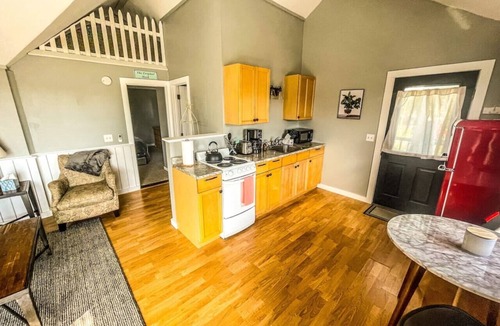 Salsbury Cove House | Cozy Pond Side Cottage in Bar Harbor! [The `Nook`]