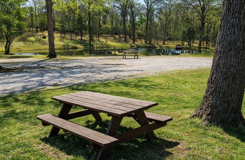 Fidelity House | COZY PONDSIDE HIDEOUT NEAR JOPLIN MISSOURI