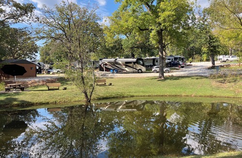 Fidelity House | COZY PONDSIDE HIDEOUT NEAR JOPLIN MISSOURI