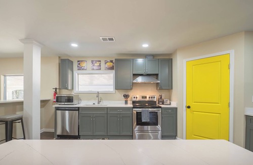 Stone Mountain House | Cozy Pool Staycation Getaway