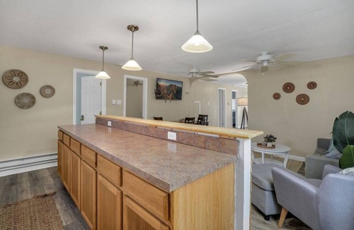 Villas House | Cozy Poolside Getaway