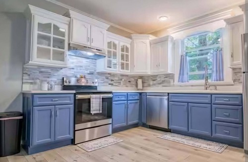 Hamilton House | Cozy Porch, Walk to Missouri Star, Family Games