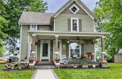 Hamilton House | Cozy Porch, Walk to Missouri Star, Family Games