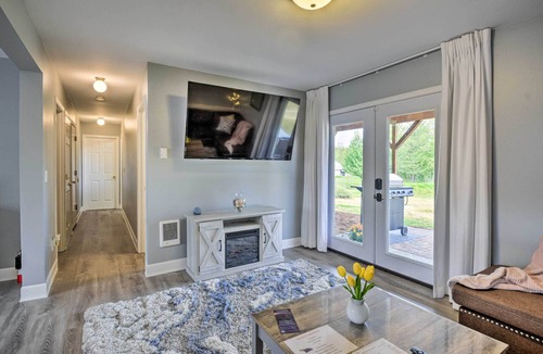 South Colby Apartment | Cozy Port Orchard Home w/Grill & Fire Pit!