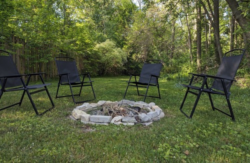 Port Elgin Cottage | Cozy Port Paradise - Minutes Walk from the Lake