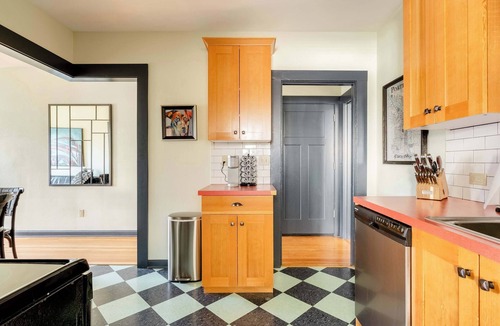 Belmont Apartment | Cozy Portland Classic- Walk to Local Coffee & Food