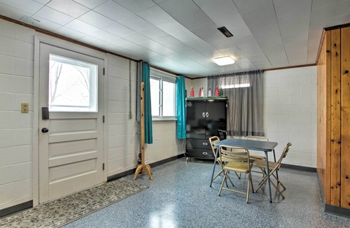 Postville House | Cozy Postville Retreat w/Fireplaces & Yard!