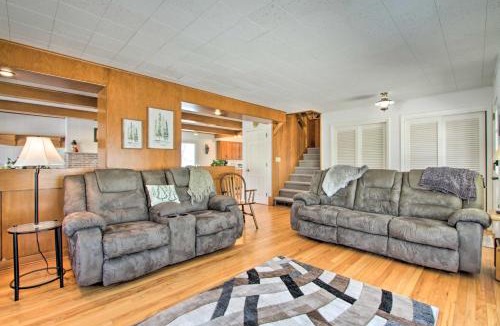 Postville House | Cozy Postville Retreat w/Fireplaces & Yard!