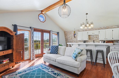 Rogers Cabin | Cozy Posy: Mountain Top Cabin on 18 acres + Private Hot Tub