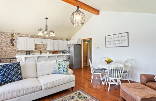 Rogers Cabin | Cozy Posy: Mountain Top Cabin on 18 acres + Private Hot Tub