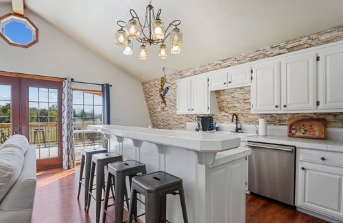 Rogers Cabin | Cozy Posy: Mountain Top Cabin on 18 acres + Private Hot Tub