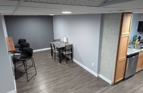 Kearney House | Cozy Private 1BR Suite, King Bed, Near Downtown