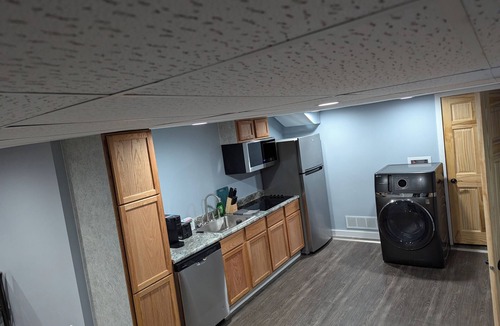 Kearney House | Cozy Private 1BR Suite, King Bed, Near Downtown