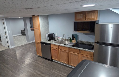 Kearney House | Cozy Private 1BR Suite, King Bed, Near Downtown