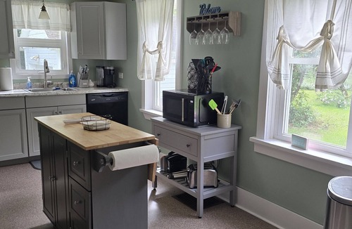 Lucinda House | Cozy, private 3 BR get-away near Clarion. Long term stays welcome. Pet-Friendly!