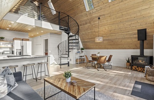 Monument Cabin | Cozy Private A-Frame Retreat/Hot Tub/w-Views