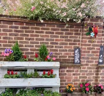 Moffat House | Cozy Private Access Room