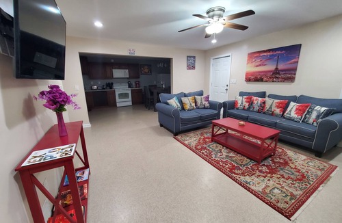 Conyers House | COZY Private APARTMENT "3Bedroom/1Bathroom"