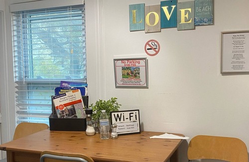 Englewood House | Cozy Private"B" Bedroom Kitchen Wifi