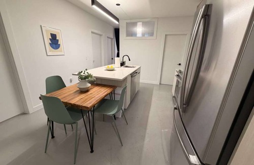 Capitol District Apartment | Cozy private bedroom in 5 bed-2bath apartment in Austin with AC and gym