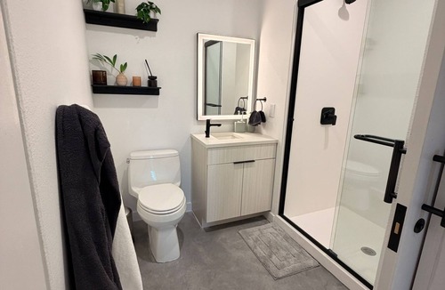 Capitol District Apartment | Cozy private bedroom in 5 bed-2bath apartment in Austin with AC and gym
