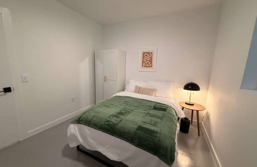Capitol District Apartment | Cozy private bedroom in 5 bed-2bath apartment in Austin with AC and gym
