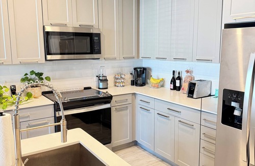 Conway Apartment | Cozy Private Bedroom in Shared Modern Apartment