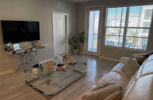 Conway Apartment | Cozy Private Bedroom in Shared Modern Apartment