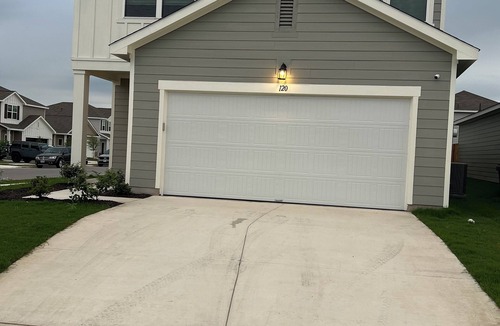 Hutto House | Cozy Private bedroom with shared bathroom in a double-story house in Hutto, TX