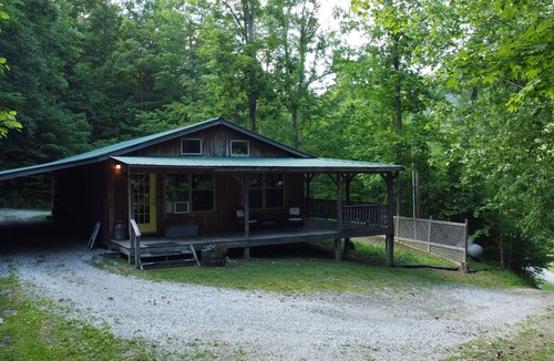 Irvine Cabin | Cozy private Cabin Farm stay with WiFi in Irvine