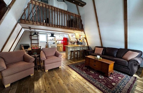 Crescent House | Cozy & Private Cabin in the woods!