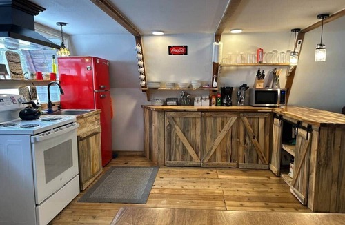 Crescent House | Cozy & Private Cabin in the woods!