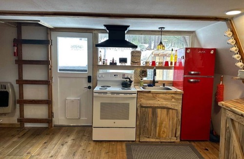 Crescent House | Cozy & Private Cabin in the woods!