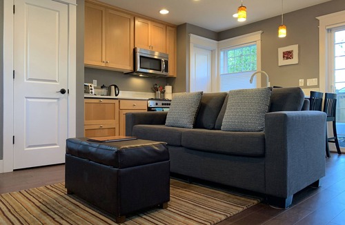 Rose City Park House | Cozy Private Cottage Near Downtown Portland