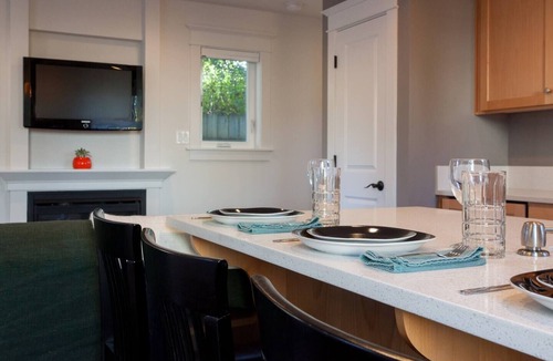 Rose City Park House | Cozy Private Cottage Near Downtown Portland