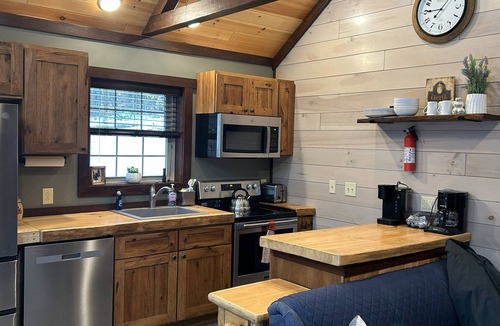 Glenfield Cabin | Cozy Private Creekside Cabin, Fishing and Hiking Nearby, Pet Friendly!