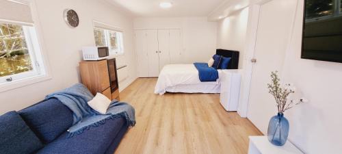 Henderson House | Cozy Private Ensuite Escape