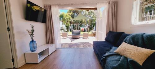 Henderson House | Cozy Private Ensuite Escape