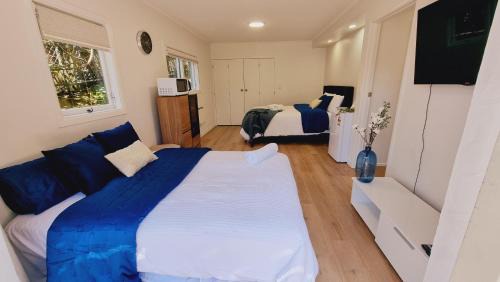 Henderson House | Cozy Private Ensuite Escape