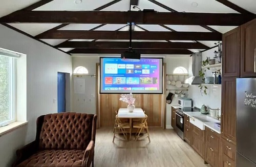 Hamilton Apartment | Cozy Private Garden Suite in Hamilton Mountain