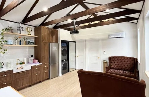 Hamilton Apartment | Cozy Private Garden Suite in Hamilton Mountain