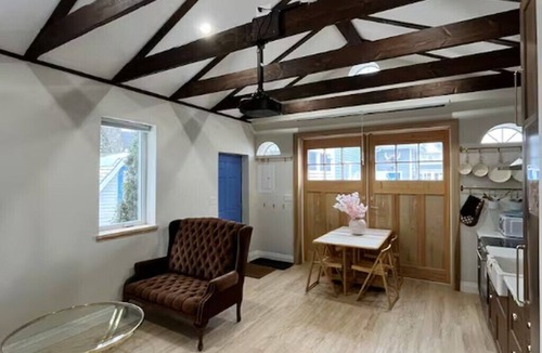 Hamilton Apartment | Cozy Private Garden Suite in Hamilton Mountain