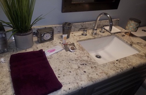River Ridge House | Cozy Private Guest Bedroom near Downtown New Orleans and 15 mins. from airport.