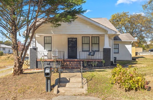 Knoxville House | Cozy *Private Home* 2Miles to UT/Neyland Stadium/Boiling Arena .