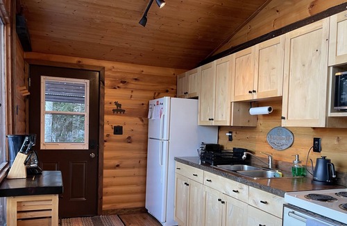 Novar Cottage | Cozy & Private Lakefront Cabin in Muskoka