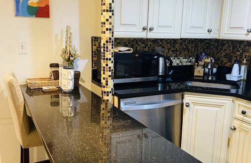 Queens Apartment | Cozy & Private One Bedroom Apartment-