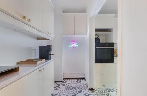 Asnieres-sur-Seine Apartment | Cozy, Private Parking and Office with Screen 74 m2